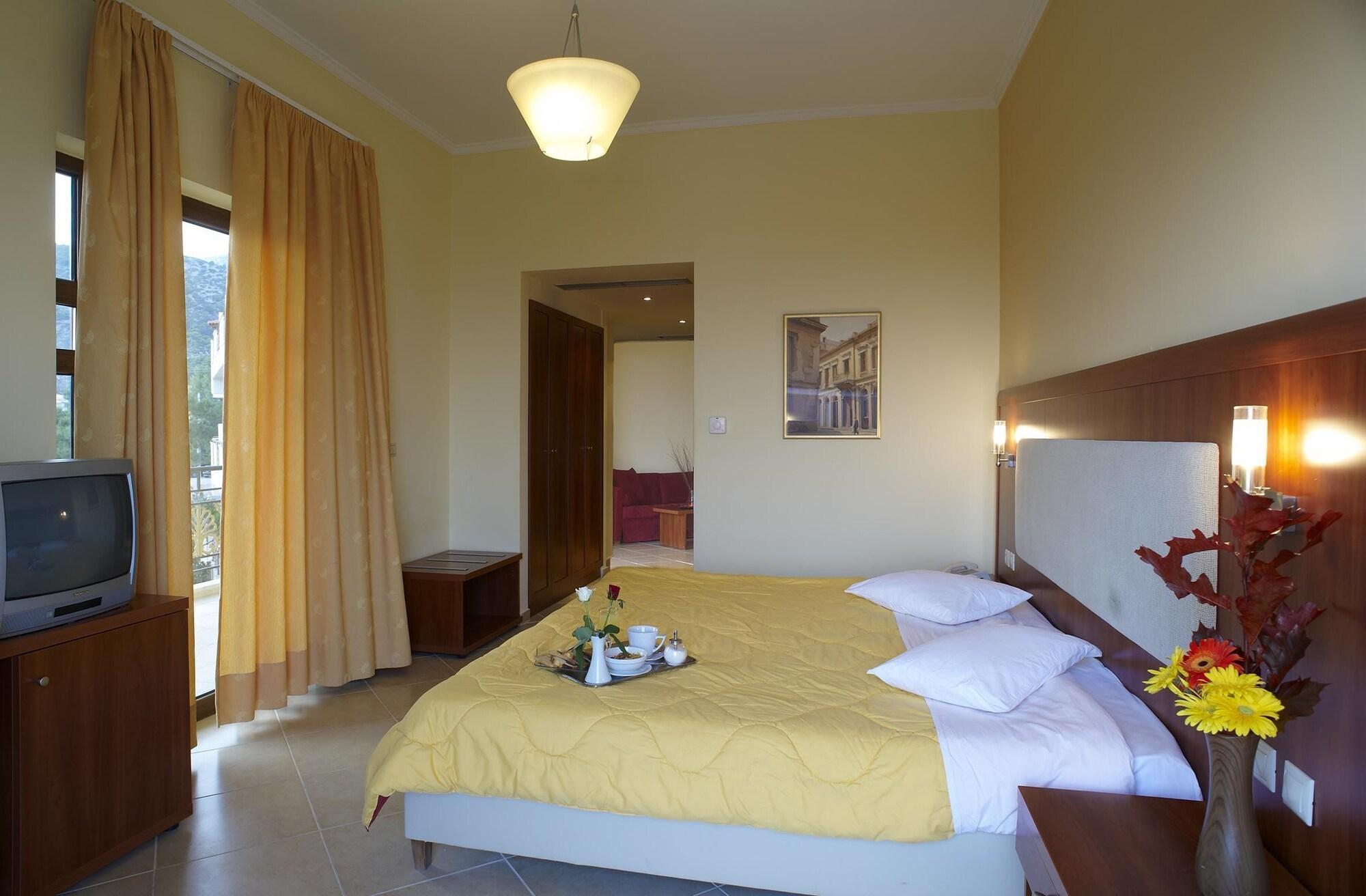 Отель Parnis Palace 4*