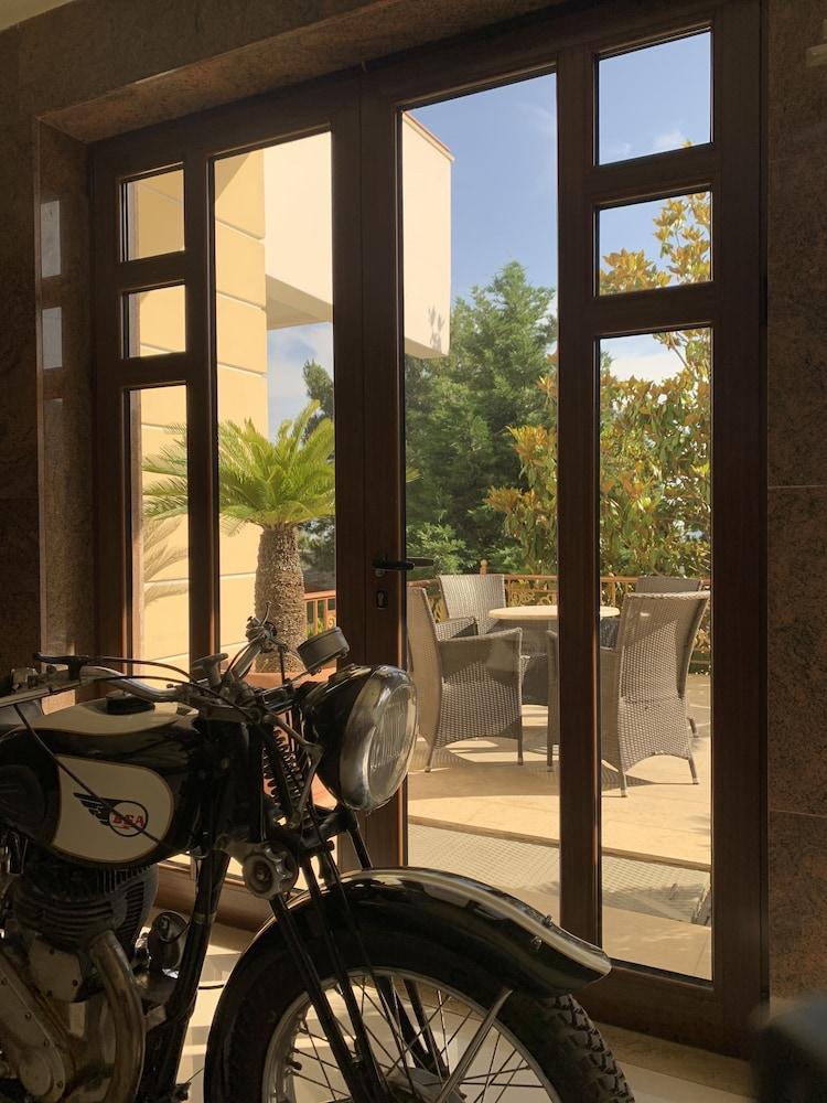 Parnis Palace 4* Афины